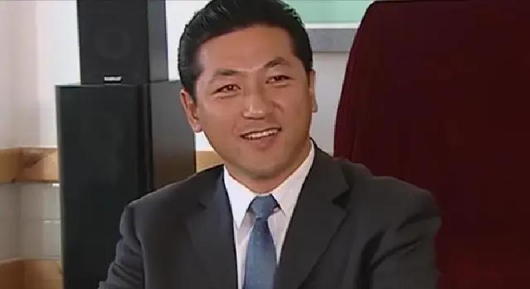 郭铁城，当年演二奎的他，如今竟成了北影教表演的老师。
谁能想到，一个演员的归宿，