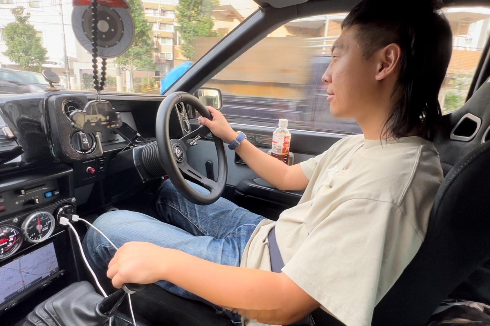 来榛名山还是得开AE86，几个大叔看我用南港轮胎就聊起来了，聊到我在北京开什么车