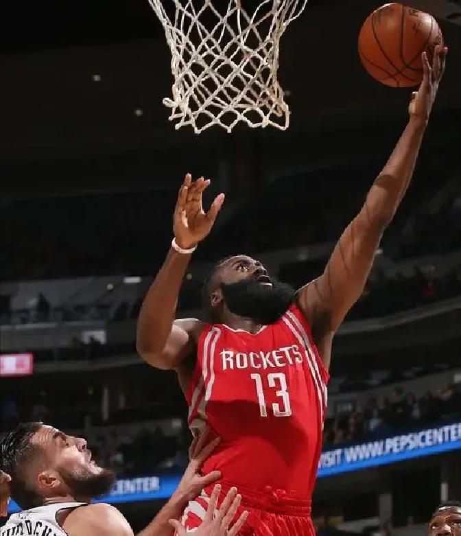 NBA历史上，得分方式千奇百怪，有些高分来得离谱到让人怀疑规则本身。

2000