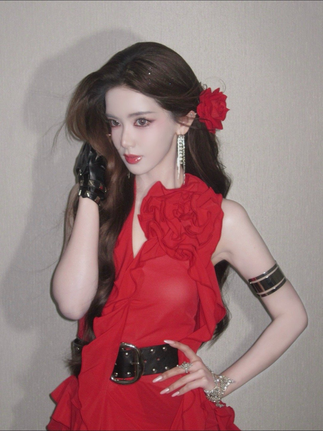 我感觉她没有美颜的时候更美🥰还记得以前见过她真的是温柔的一个人💧 