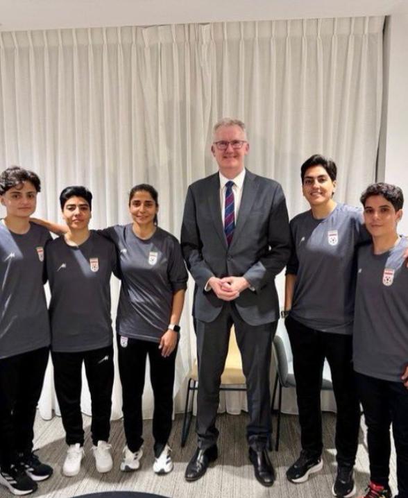 澳大利亚终于出手了！ 
今天凌晨，澳大利亚内政部长托尼亲自赶赴到伊朗女足球员的酒