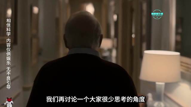 衰老的痛苦不只在身体，更在于社会层面的“囚禁”。当活动范围被压缩到一张病床，吃饭、翻身都由他人决定，