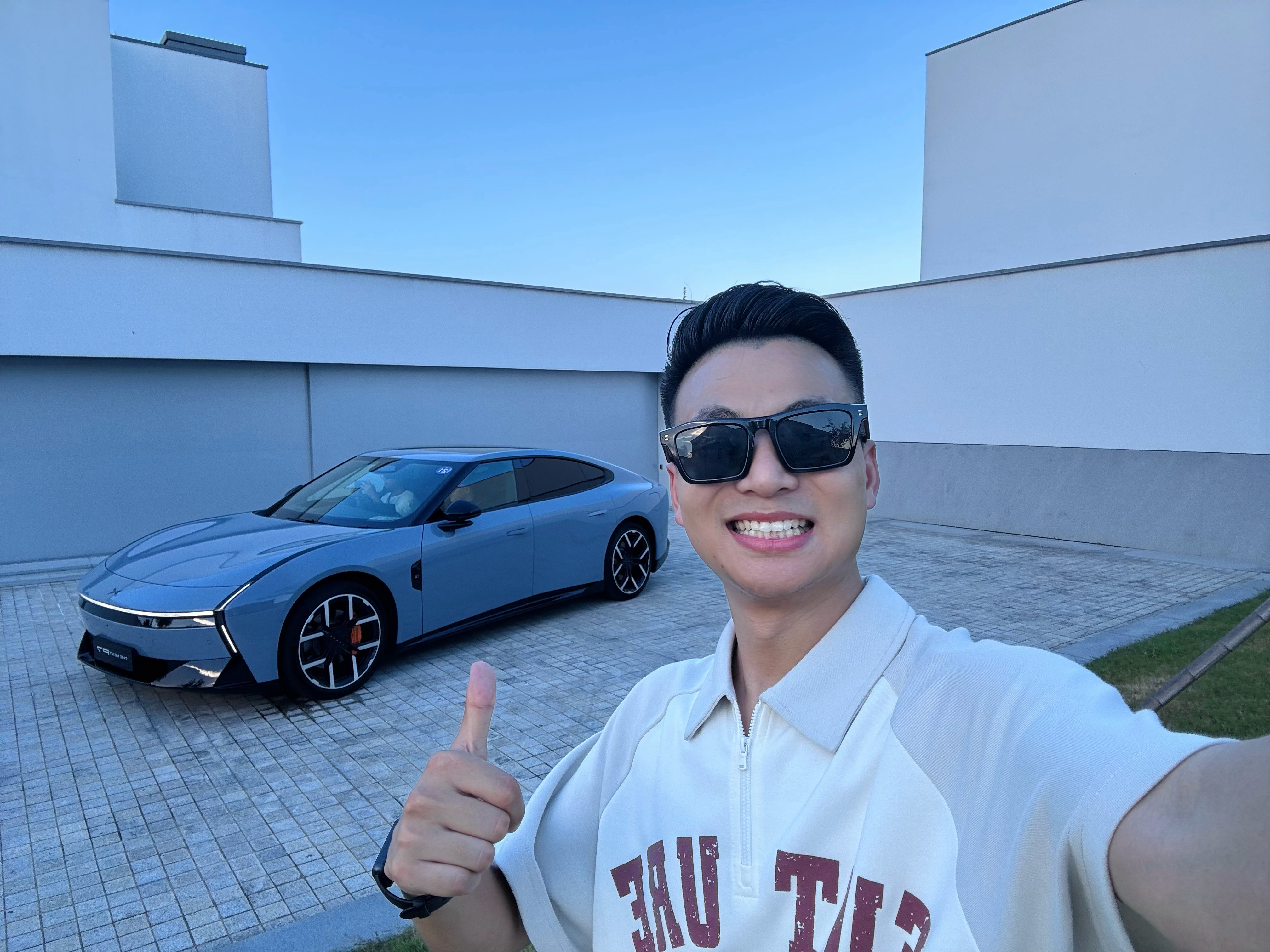 今天体验全新小鹏P7～外观简直没得说，妥妥的吴彦祖！[心]阿森为它点赞👍 ​​