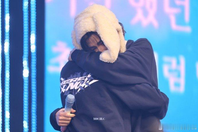 章昊你的粉底也不防蹭的啊章昊你的粉底也不防蹭啊 章昊你的粉底也不防蹭啊 