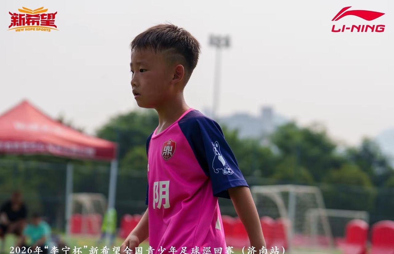 金鼎赴济南，起居一身担。排阵察众心，焦急胜亲缘。凯歌今已奏，再攀更高山。新希望杯