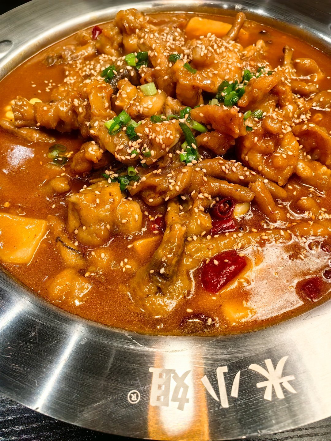 *在路上*想吃下饭的，牛蛙鸡爪，吃个肚歪...福建福州平潭岛... 福州·平潭岛