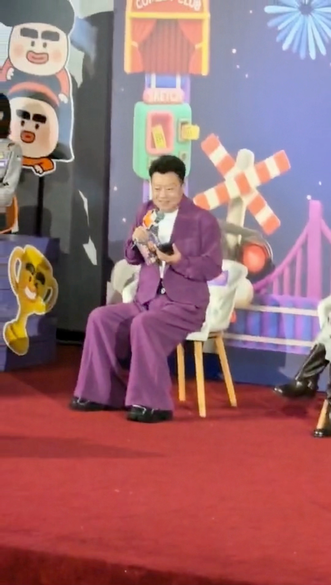 马思纯偷袭语音王安宇毫无防备喜人奇妙夜发布会 现场，拨通的电话，没想到的是王安宇