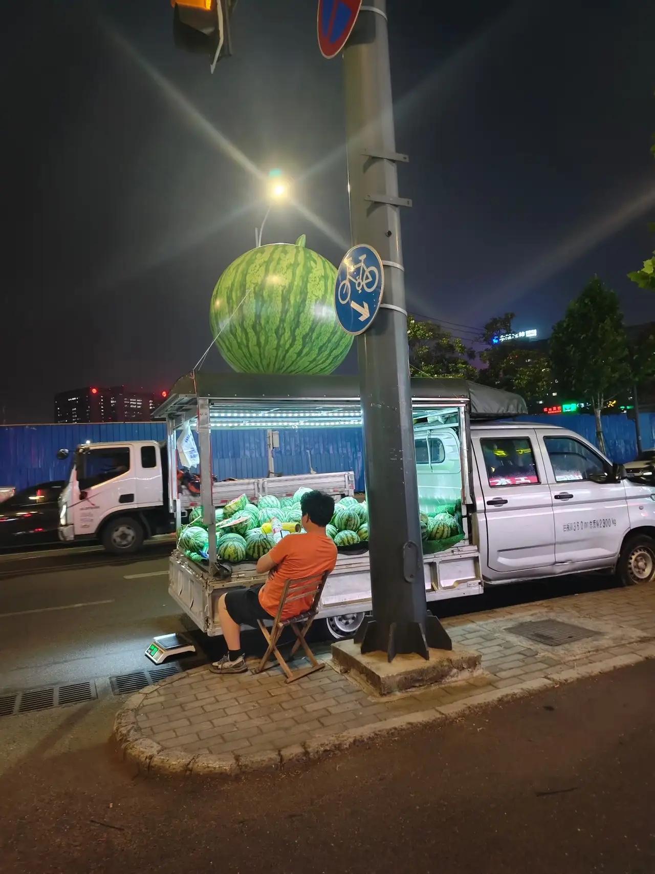 现在做生意老板脑子是灵光
老远都能看到他的大西瓜[笑哭]