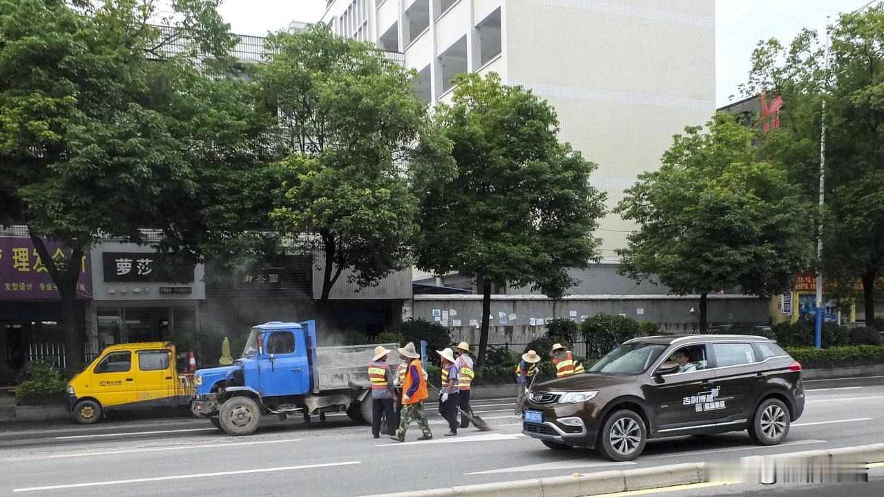 #五一致敬劳动者#
在这个春意盎然的美好时节里，我们迎来了属于劳动者的节日——五