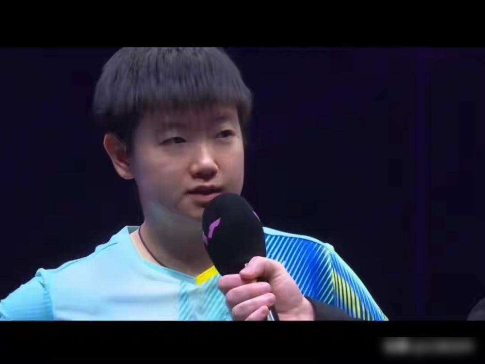 镜头前的国乒一姐，私下在酒店翻兜找房卡。
曾在剧痛中申请医疗暂停的她，训练时总