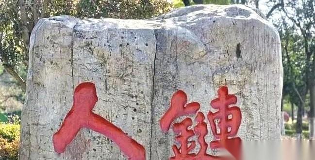 有一种帖子，隔着屏幕都能听见键盘敲碎的声音。
“古巴倒了，下一个就是他们！”
哪