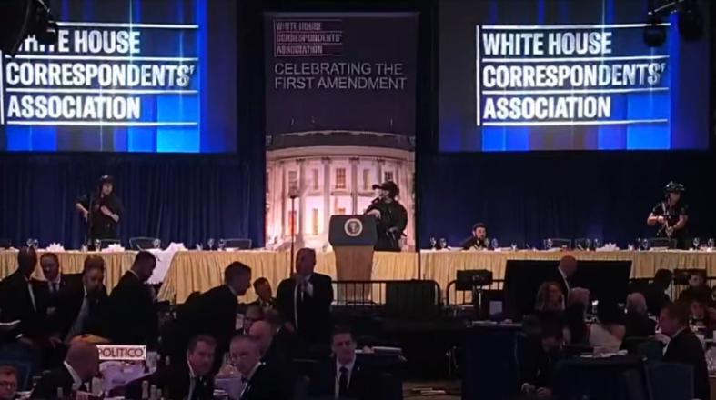 4月27日，美国白宫新闻秘书莱维特在记者会上将白宫记者协会晚宴枪击事件归咎于“左