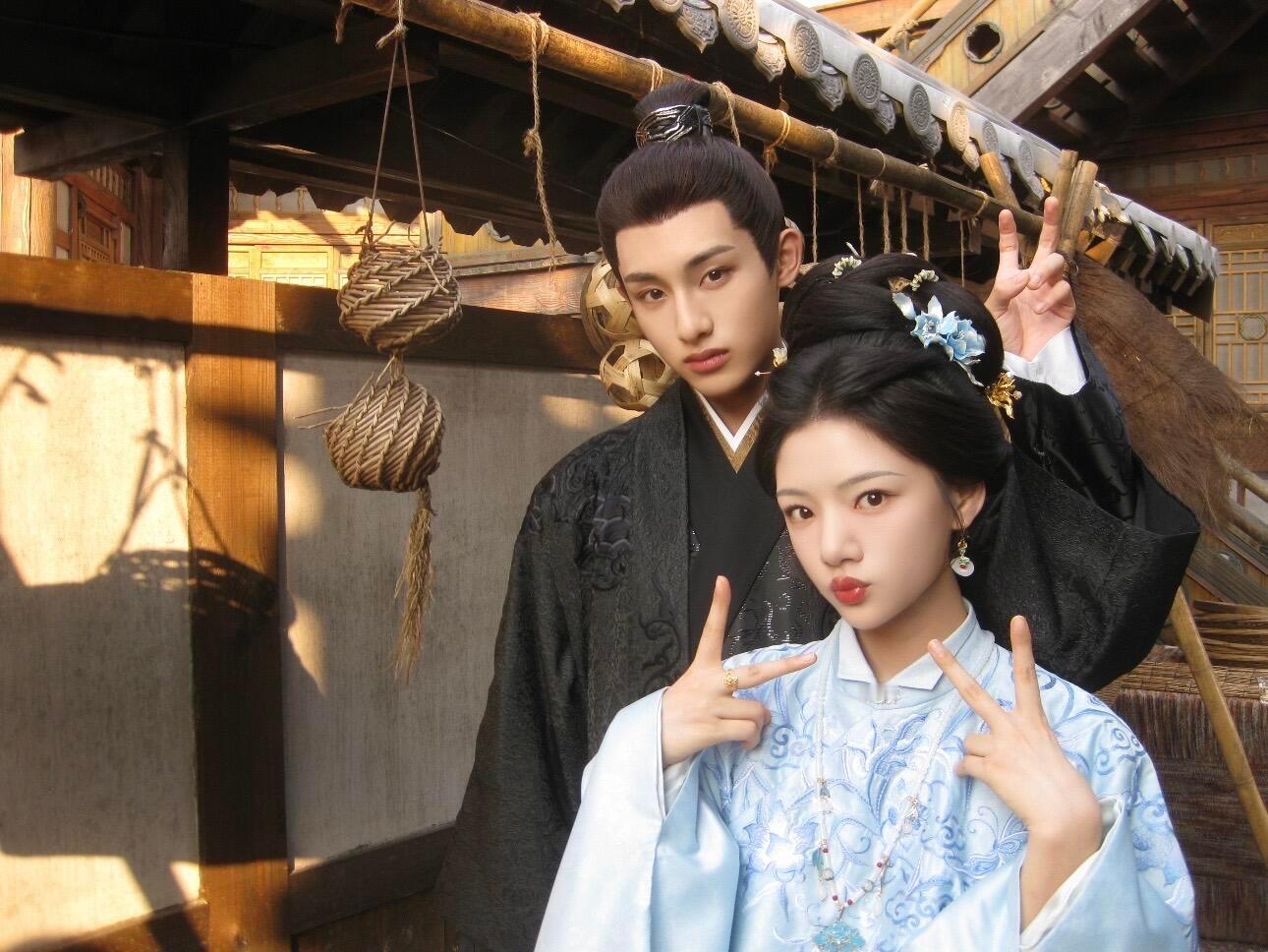 董思成请任敏《柿柿如意》剧组喝奶茶🥺我们朝限🥺🤲董思成请客任敏剧组 ​​​