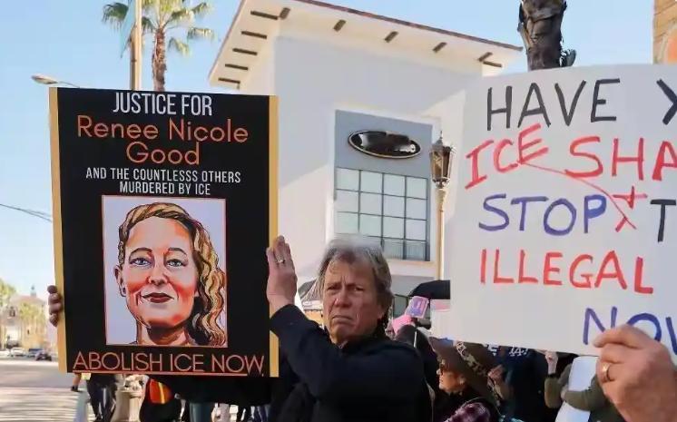 风可进雨可进，

ICE抬脚就踹门，

宪法还剩几条能用？

最近刷到好多视频，