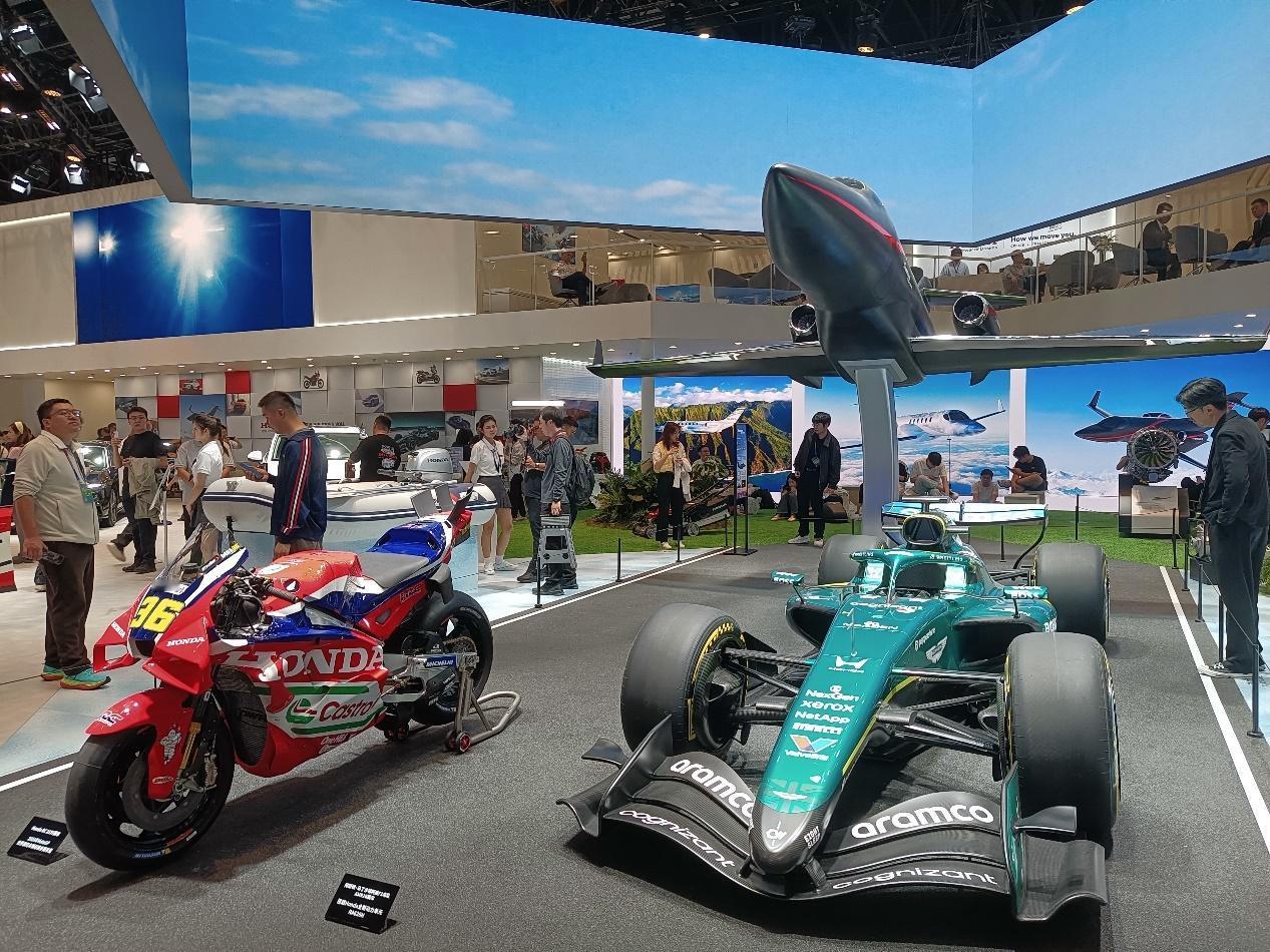 “我们现在要做出改变。我们必须要去着手新的产品，以及新的思路，争取在与友商竞争中