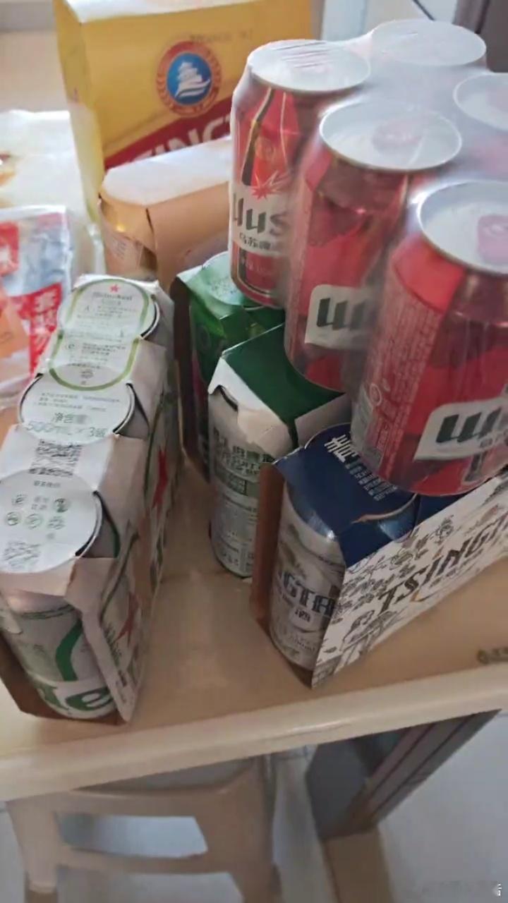 这两天买了一堆啤酒，昨天把嘉士伯喝了，感觉还不错！ ​​​