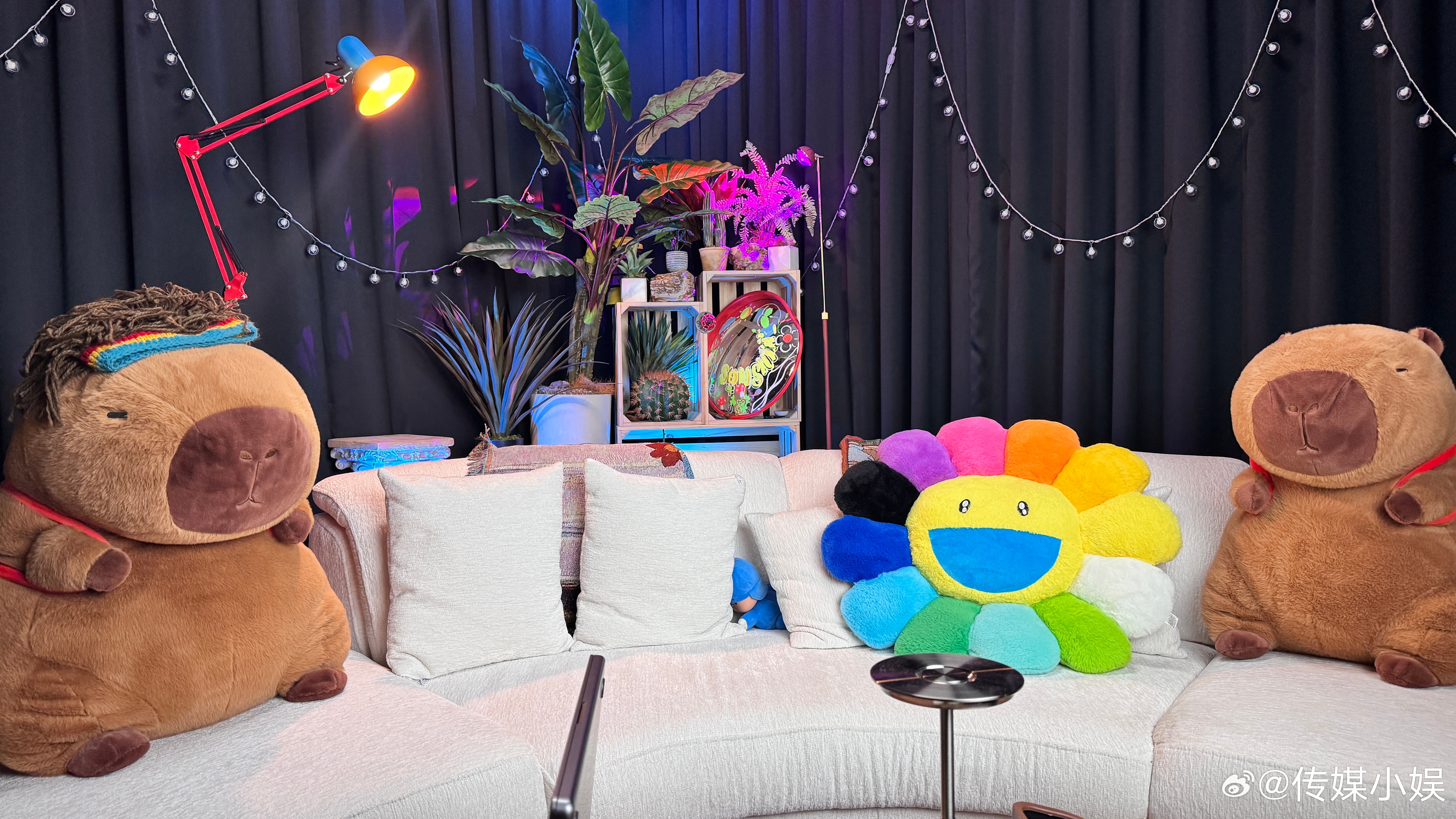 原本只是专访，结果和余景天聊出了一期播客的量！那我就再来给小天打打歌吧：BITE