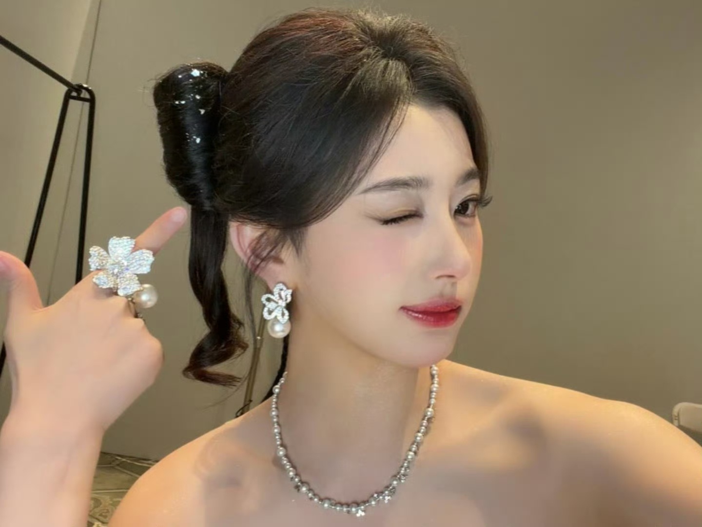 孔雪儿不热嘛孔雪儿 草莓牛奶妆🍓 
