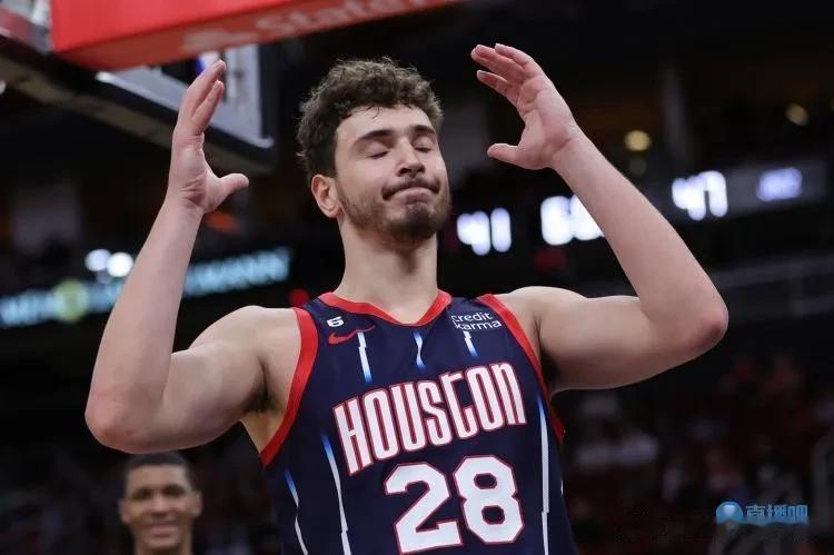 NBA季前赛，火箭103-117马刺，火箭完败有收获也有不足，这2点是火箭队想看