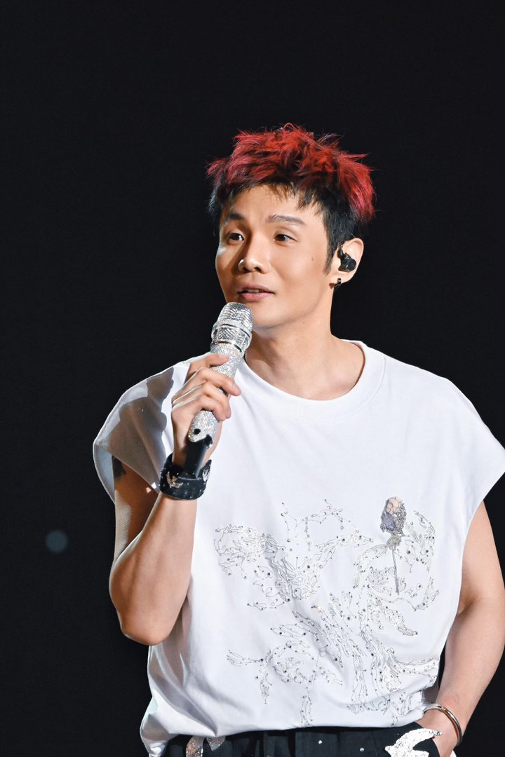 脱口秀届也没放过李荣浩不好笑就露宿街头鸡翅这段太绝了！自嘲眼睛不显眼，摘眼镜名场