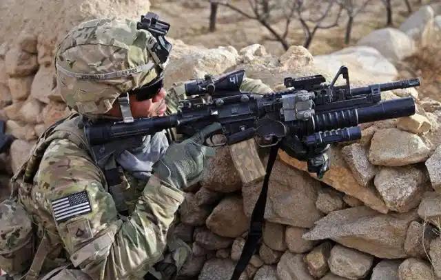 泰国打仗，也没有看见经济崩溃。美国打仗，也没看见美国经济崩溃。以色列打仗，也没有