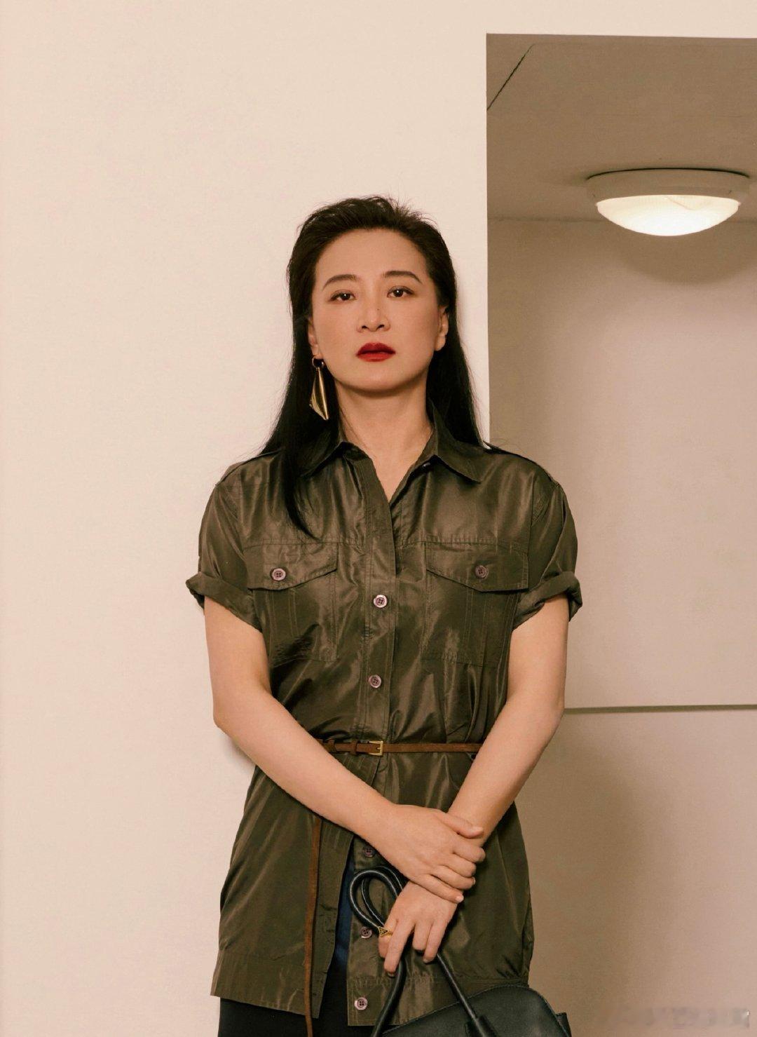 马龙贾玲Prada秀场同框 米兰秀场的这一抹跨界火花，精准捕捉到了“巅峰对话”的