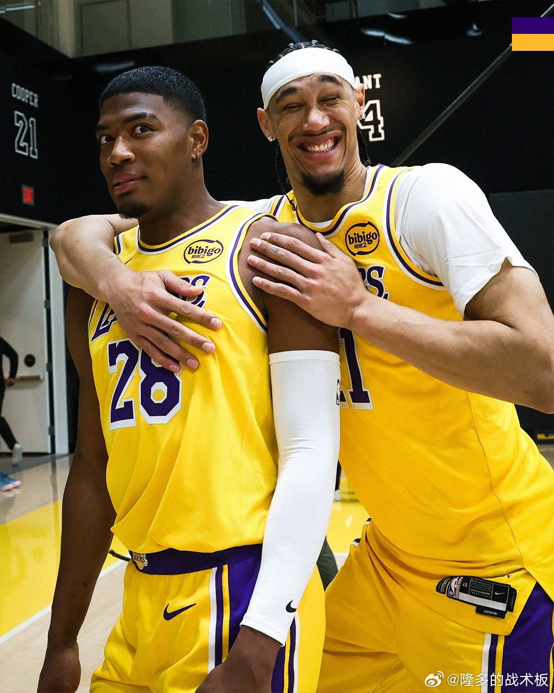 笑容满面😊湖人今天拍摄了赛季全家福📷 