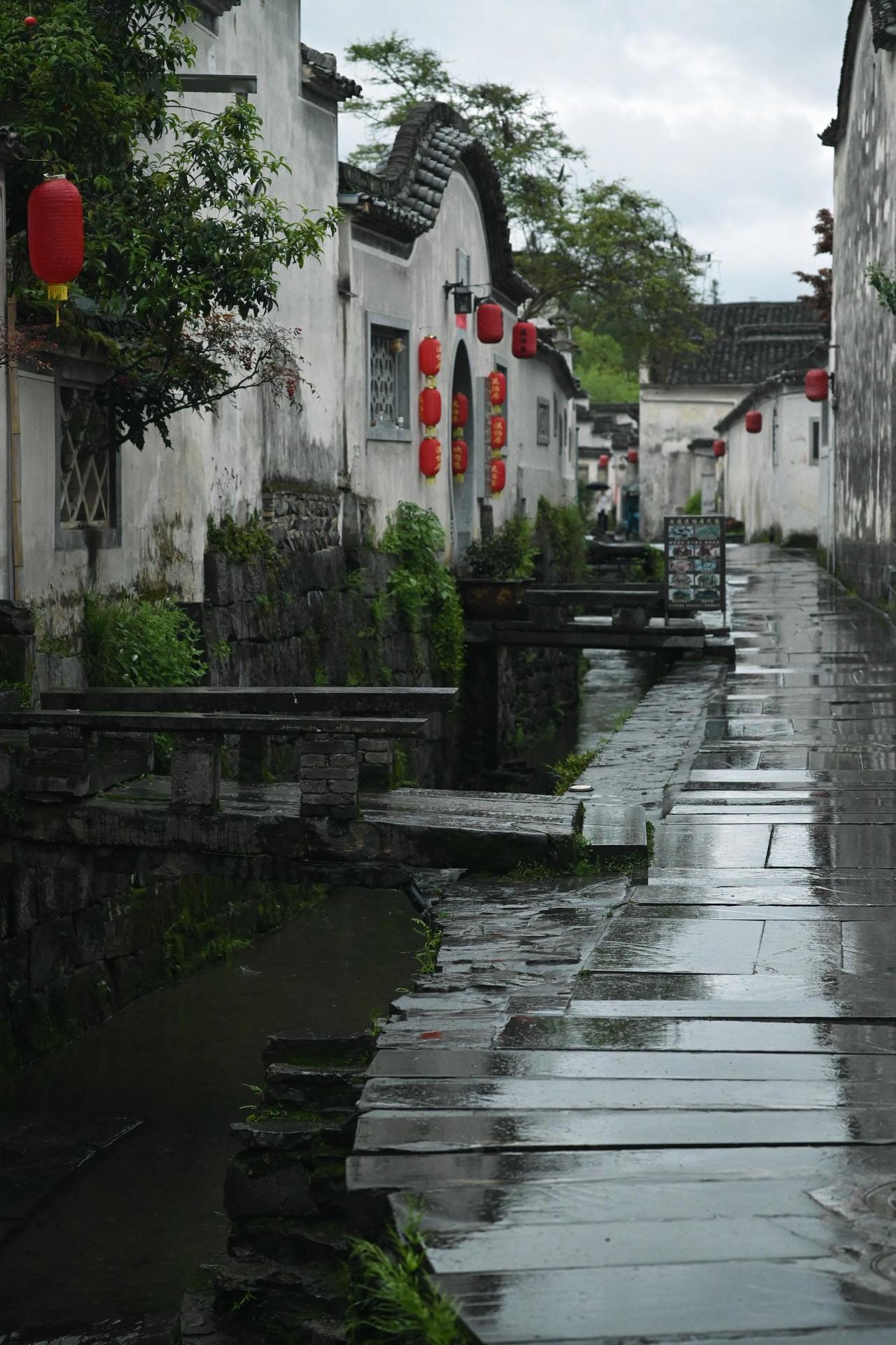 为什么很多的网友称为南京叫徽京？
“徽京”是网友对南京的戏谑叫法，并非官方称谓。
