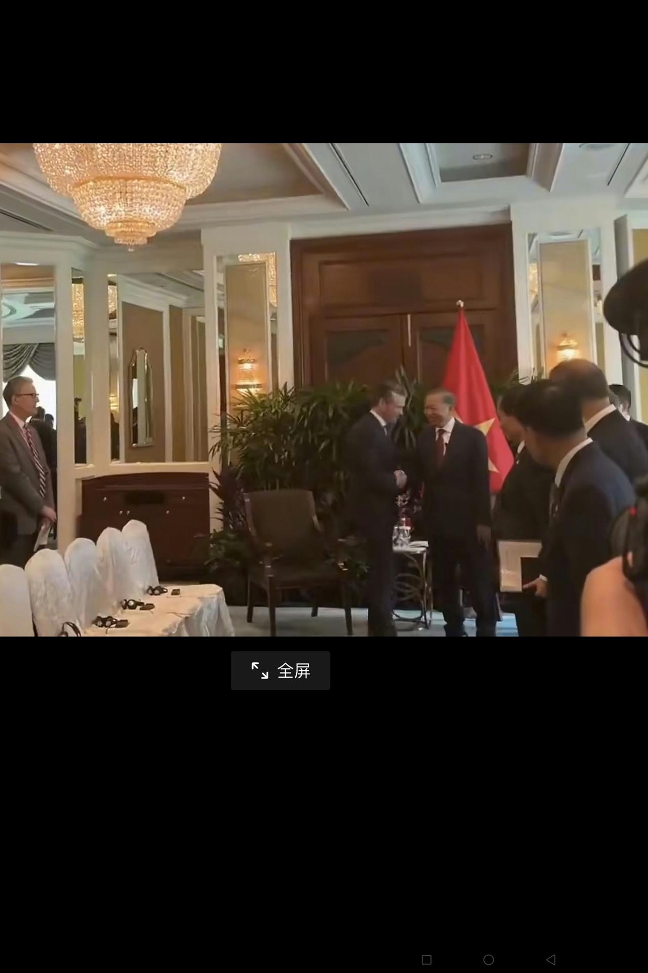 昨天（5月29日），越南领导人专程到新加坡去会见了正在那里参加“香会”的美国国防