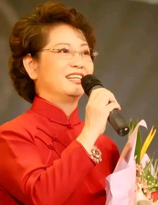 得知李维康老师去世的消息感到很震惊，李老师不仅京剧唱得好，长得也漂亮，根本不像7