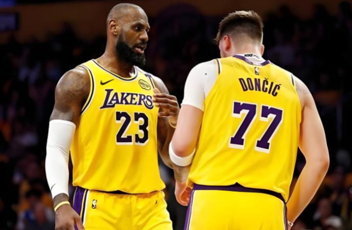 完了，明天湖人又要打火箭，坏消息来了！
昨天湖人在客场战胜火箭，赢球主要是在对手