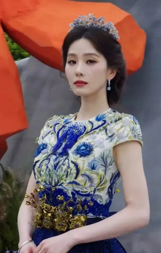 REDGALA红毯女星造型。