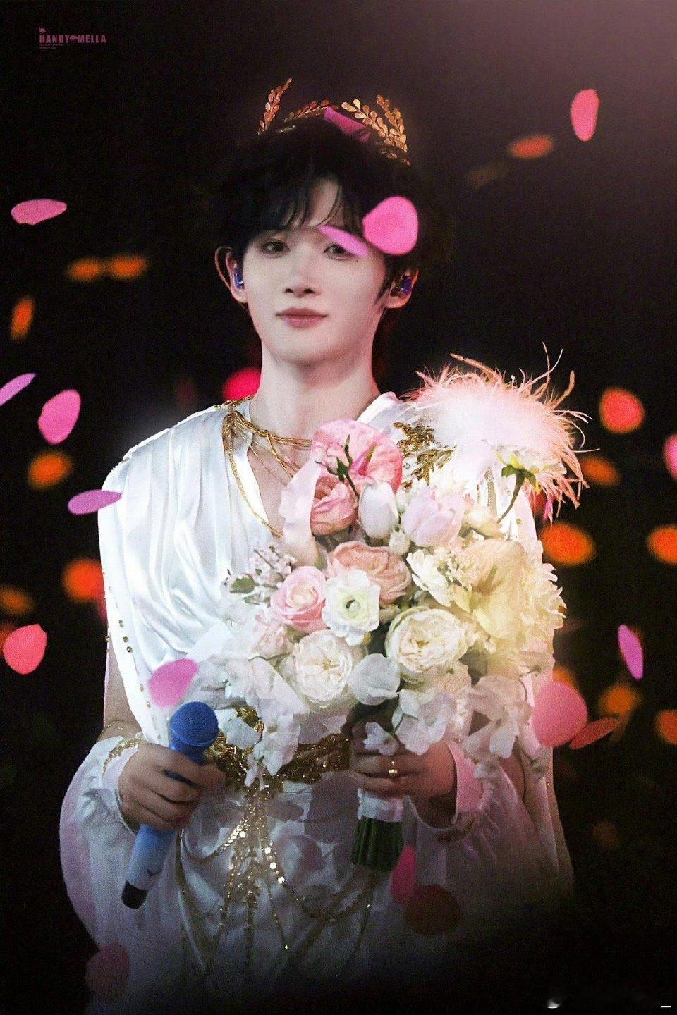 余宇涵谢谢余宇涵治愈了我的年末余宇涵新音舞台太戳心了！《Flower Girl》