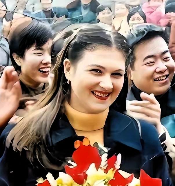 23岁乌克兰女子，远嫁给河南穷小伙，婚姻8年，生下3个儿子，但本该幸福美满的婚姻