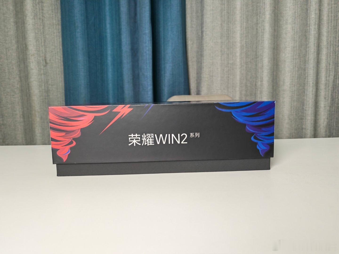 这次荣耀 win2 的邀请函果然很给力！性能王中王，散热王中王，显示王中王，续航