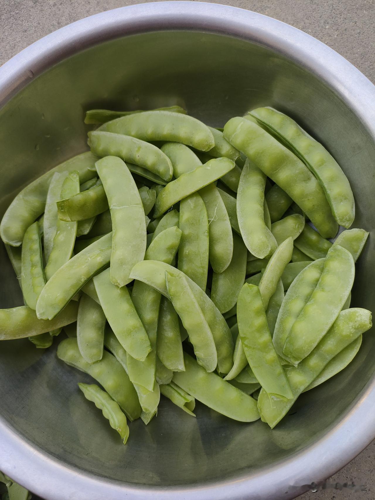 这种豌豆炒菜好吃吗
邻居家的豌豆拔秧子，让我去摘点豌豆做菜吃，她家吃不完，告诉邻