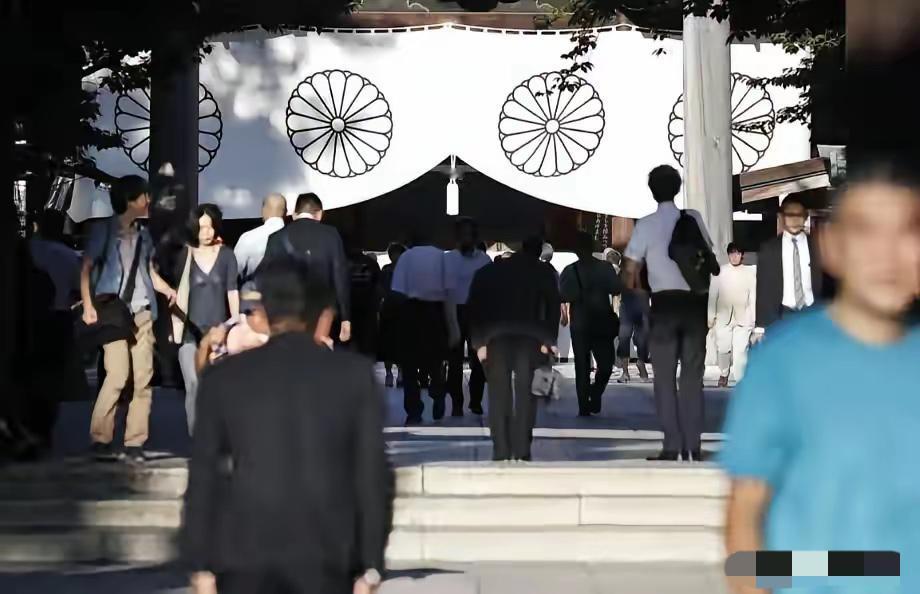 网友提议把“战犯神社”改成“战犯鬼社”，这想法实在是妙极！
长期以来，“靖国神社