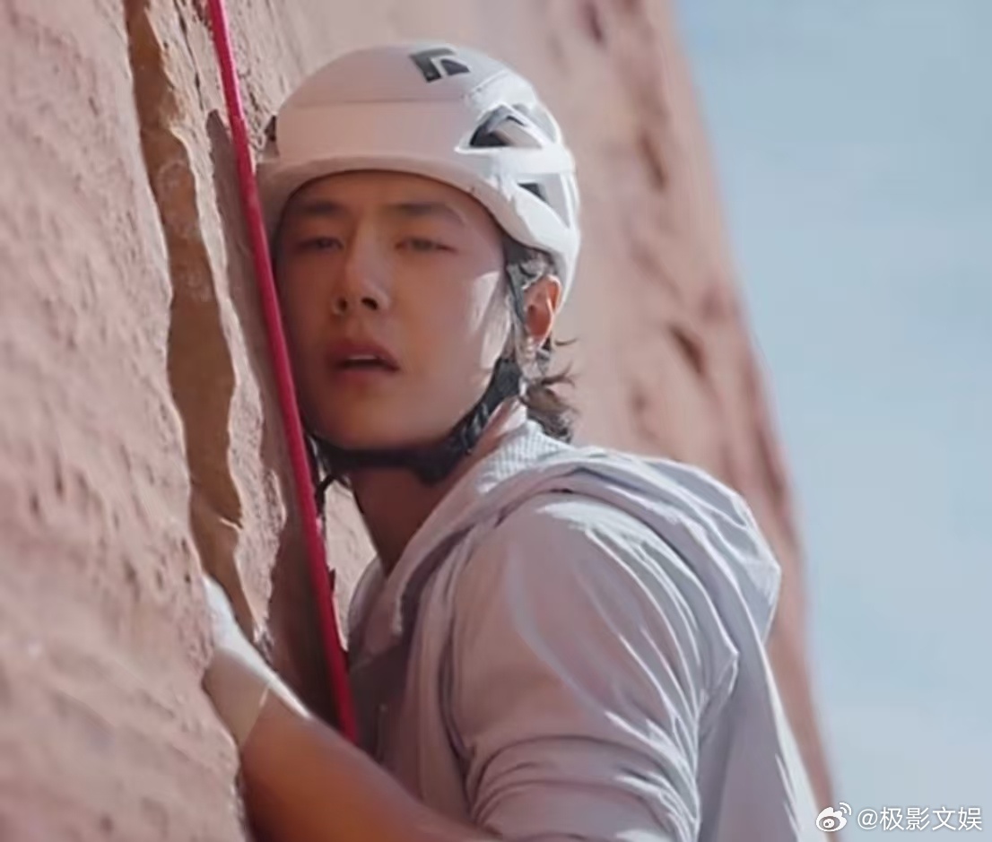 王一博高能回顾上线王一博是攀登也是抵达王一博高能回顾上线， 征服岩壁，，真是不错