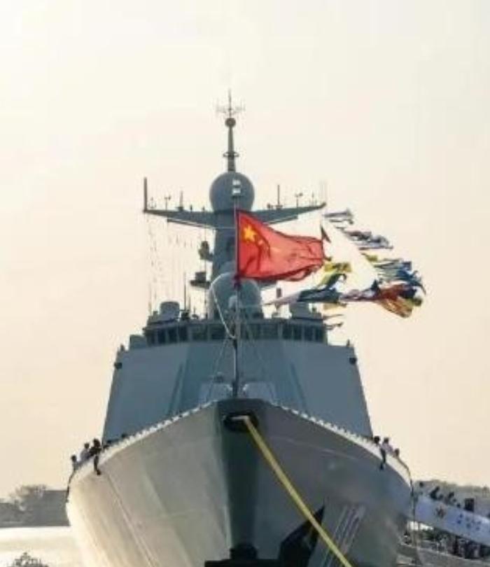 告诉你个真相：中国的东风快递或是威震海天的航母，其实并没吓住日本。

这东边一邻