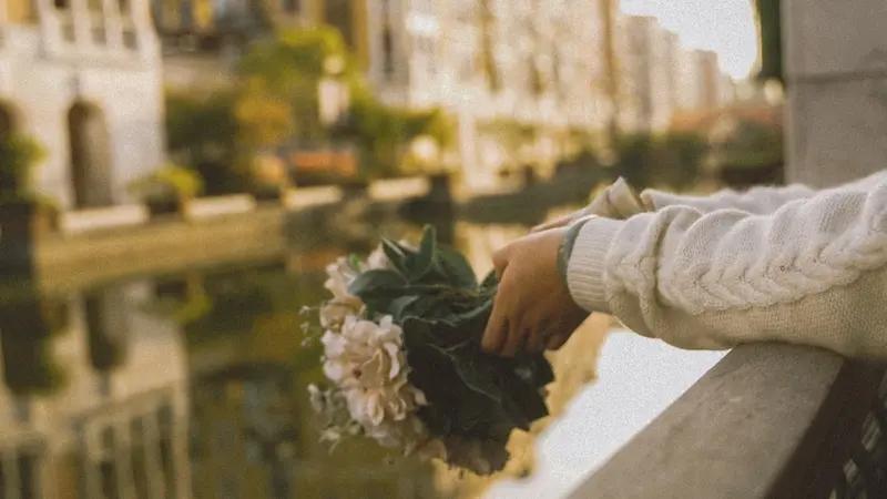 人活一辈子，追名逐利，到最后会发现很多东西都生不带来死不带去。钱财可能不知花在谁