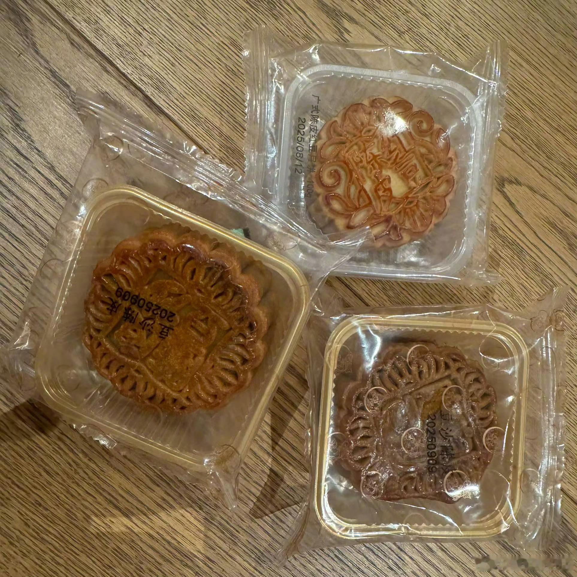 孙俪中秋节豆沙月饼还没来得及吃孙俪晒月饼孙俪晒月饼，哈哈可以，[可怜][可怜] 