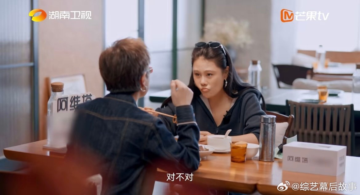 袁娅维[超话]袁娅维音乐E人感情I人 面对音乐，她勇敢无畏，主动叩响每一个合作的