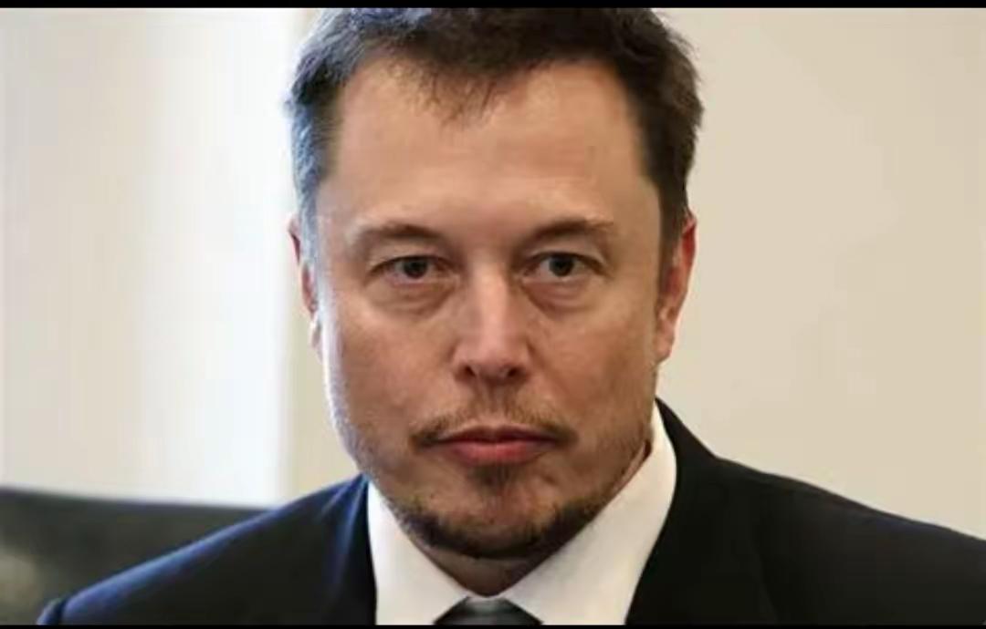 看来这世界真是越来越不按常理出牌了，昔日的“科技男孩”马斯克，如今竟跨界对国际政