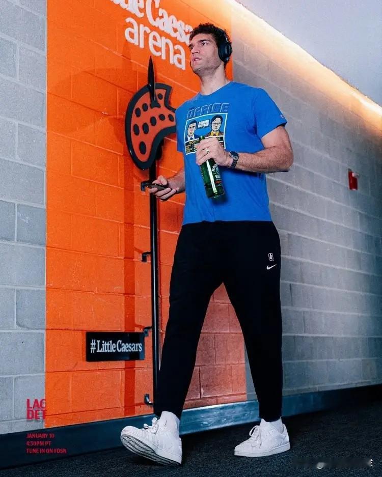 快船老将洛佩兹的三分球真是不可救药！虽然今天快船在主场以115：114击败掘金，