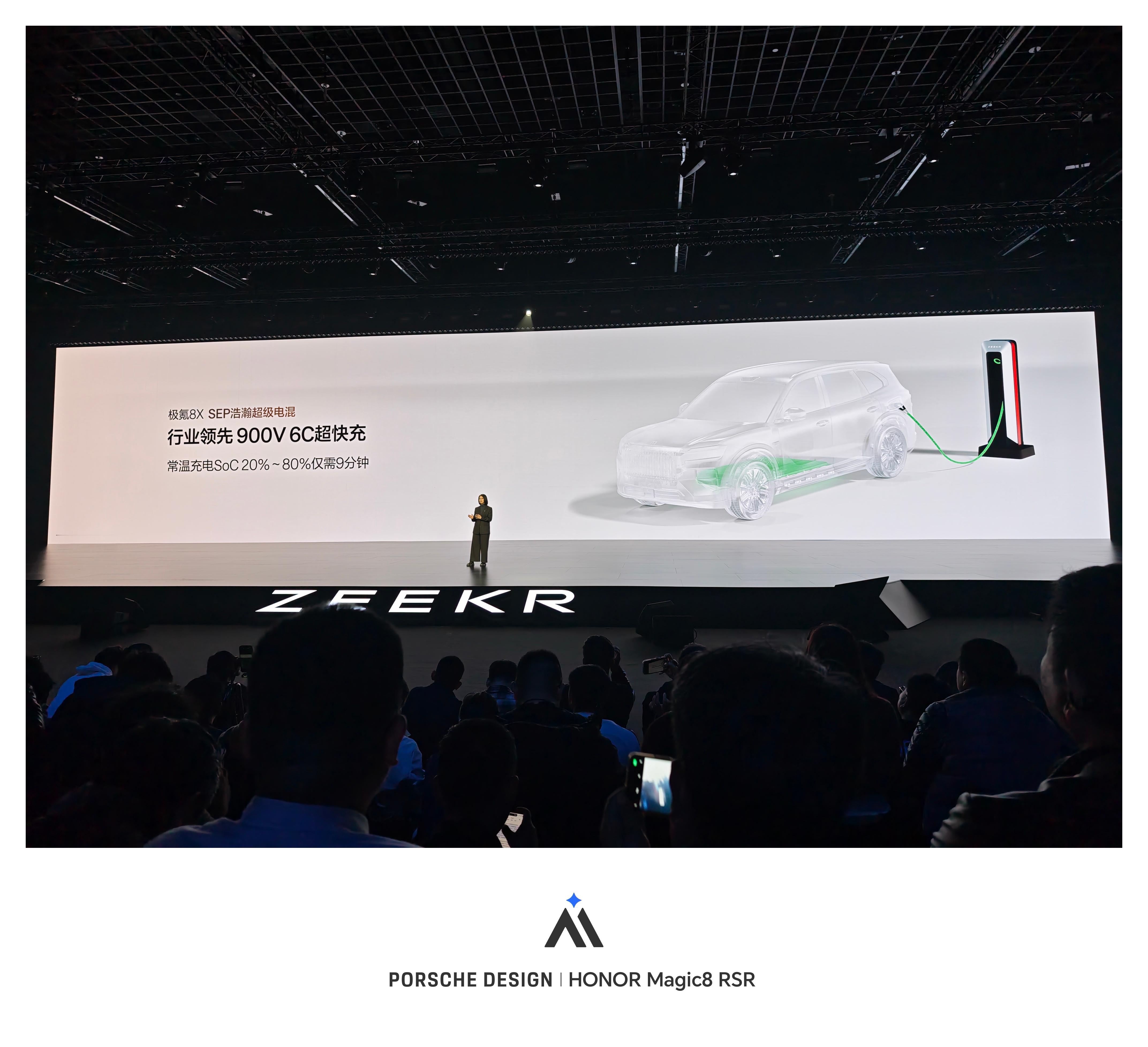 极氪8X新公路之王 极氪8X这次搭载了一块70度的超大电池，纯电续航里程高达41