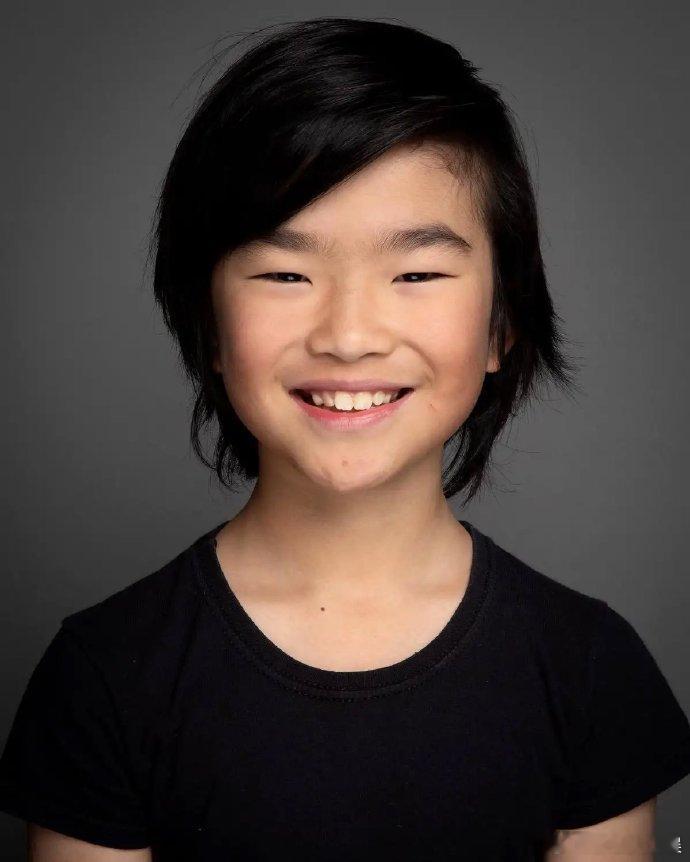 剧版哈利波特首位亚裔演员 据报道，亚裔小演员Aaron Zhao将在HBO剧版《