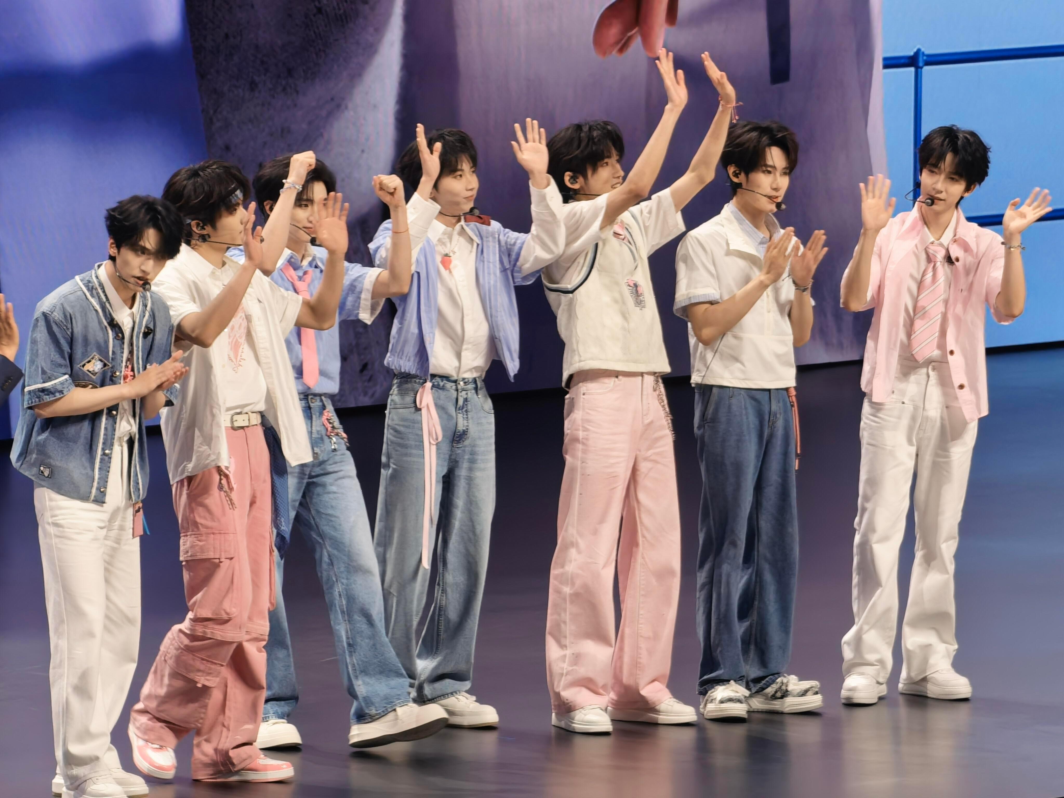 宋亚轩珍珠小子拍珍珠我也是看过时代少年团相册的人了 时代少年团私藏相册惊喜解锁！