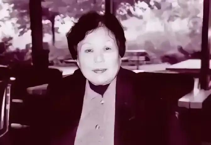 1940年，18岁的袁竹林被日军凌辱后怀了孕。日本人知道后，逼她躺在地上，搬来一