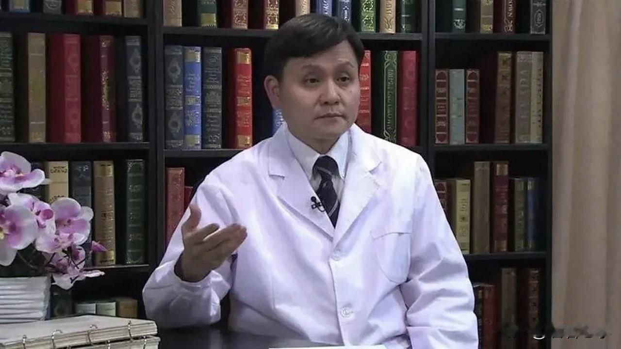 张文宏分享长寿秘诀：减事，减欲，减烦

张文宏医生在一次访谈中说了一句很扎心的话