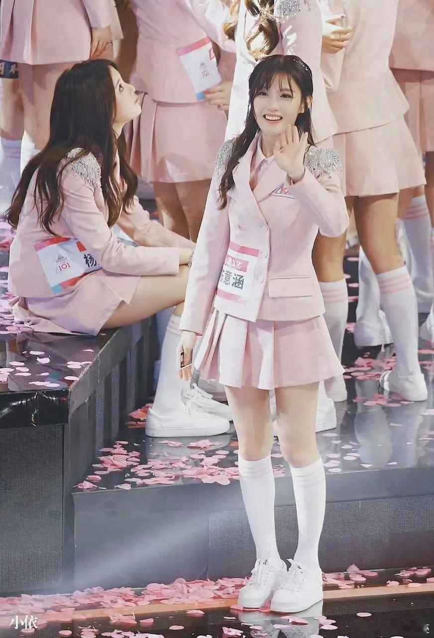 杨超越算不算幸运女孩？成功的很突然 